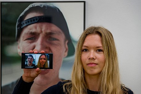 Fototage in Biel Bild ist von Fotograf Richard Gilligan. Im Vordergrund Noëlle mit der Idee vom Bild im Bild