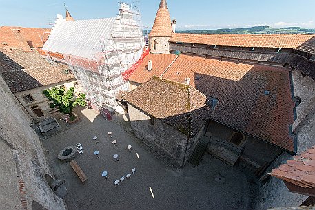 Schloss Grandson Das Schloss Grandson ist eine Burg in der waadtländischen Gemeinde Grandson am Neuenburgersee in der Schweiz.